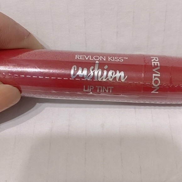 Revlon Kiss Cushion Lip Tint-Crimson Feels - Picture 3 of 4